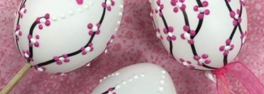 Tuto "déco de Pâques au motif "Cerisier japonais" sur des œufs en plastique"